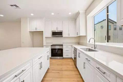 Kitchen - 5876 Linden Ave #5, Long Beach, CA 90805 photo 4 of 7