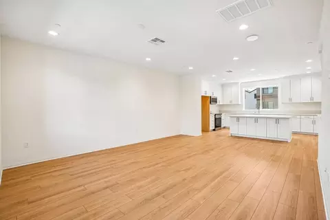 Living - 5876 Linden Ave #5, Long Beach, CA 90805 photo 5 of 7