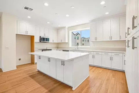 Kitchen - 5876 Linden Ave #5, Long Beach, CA 90805 photo 1 of 7