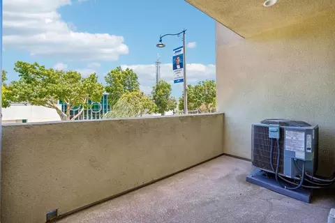 Exterior - 5876 Linden Ave #5, Long Beach, CA 90805 photo 2 of 9
