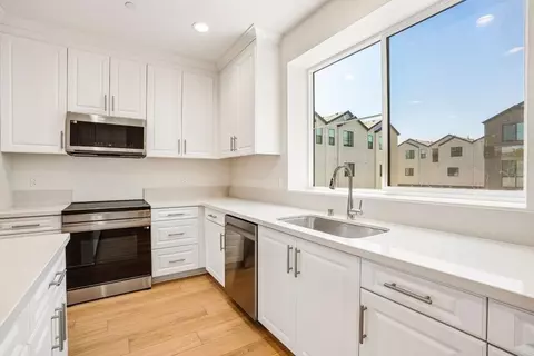 Kitchen - 5876 Linden Ave #5, Long Beach, CA 90805 photo 5 of 7