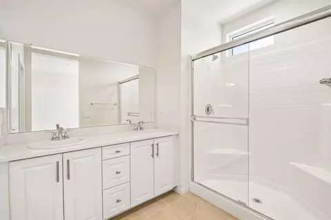 Bath - 5876 Linden Ave #5, Long Beach, CA 90805 photo 3 of 3