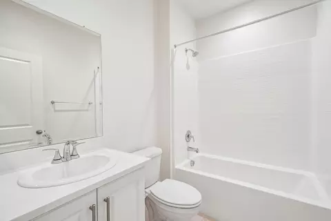 Bath - 5876 Linden Ave #5, Long Beach, CA 90805 photo 2 of 3