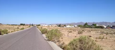 View/Area - 4272 Edge Rock Ave, Kingman, AZ 86401 photo 2 of 2