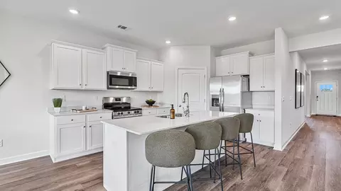 Kitchen - 10 Seaboard Dr, Montgomery, AL 36117 photo 5 of 10