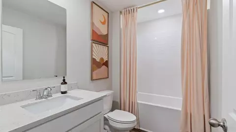 Bath - 10 Seaboard Dr, Montgomery, AL 36117 photo 7 of 7