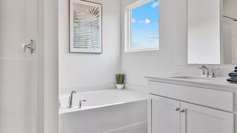 Bath - 10 Seaboard Dr, Montgomery, AL 36117 photo 1 of 7