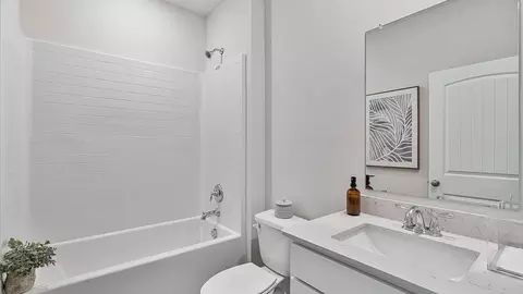 Bath - 10 Seaboard Dr, Montgomery, AL 36117 photo 3 of 7
