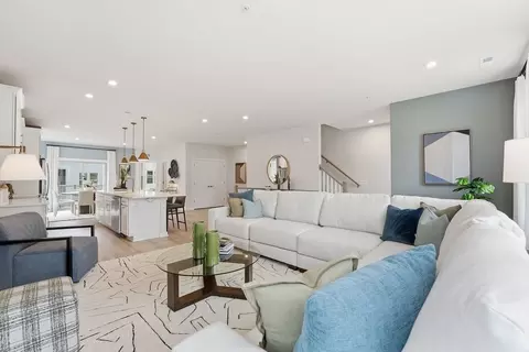 Living - 13679 Cobble Loop, Woodbridge, VA 22193 photo 2 of 4