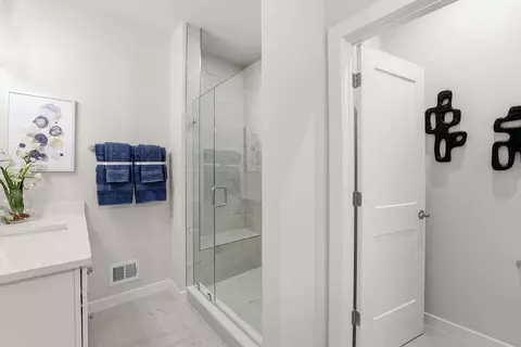 Bath - 13679 Cobble Loop, Woodbridge, VA 22193 photo 3 of 4
