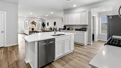 Kitchen - 2010 E Toledo St, Broken Arrow, OK 74012 photo 2 of 5