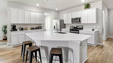 Kitchen - 2010 E Toledo St, Broken Arrow, OK 74012 photo 3 of 5