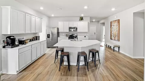 Kitchen - 2010 E Toledo St, Broken Arrow, OK 74012 photo 4 of 5