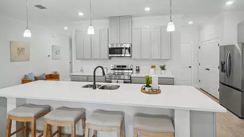 Kitchen - 7035 Berwick Cir, Labelle, FL 33935 photo 4 of 10