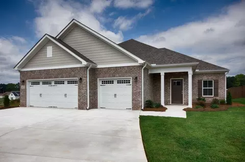 Exterior - 127 Laurel Branch Dr, Dothan, AL 36305 photo 5 of 11