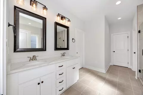Bath - 127 Laurel Branch Dr, Dothan, AL 36305 photo 2 of 6