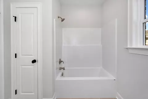Bath - 127 Laurel Branch Dr, Dothan, AL 36305 photo 3 of 6