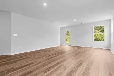 Living - 558 Wilbur Rd, Conway, SC 29527 photo 3 of 6