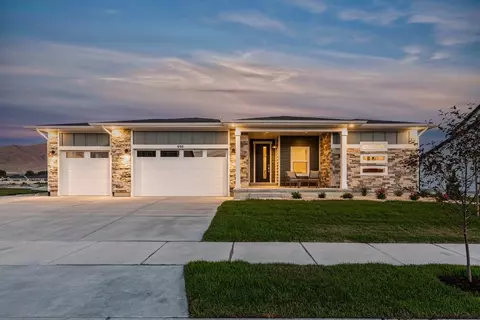 Exterior - 916 E Harrier St, Eagle Mountain, UT 84005 photo 3 of 12