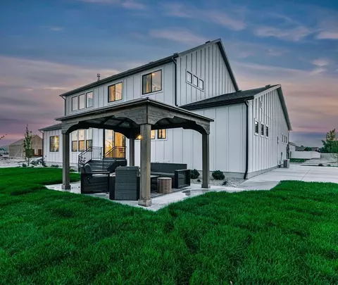 Exterior - 916 E Harrier St, Eagle Mountain, UT 84005 photo 8 of 12