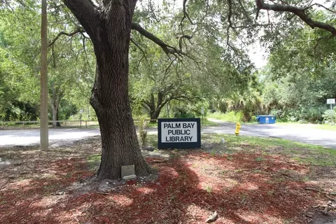 Exterior - 991 Crocus St NE, Palm Bay, FL 32907 photo 7 of 12