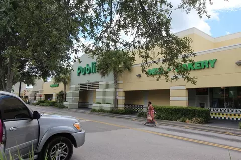 Exterior - 991 Crocus St NE, Palm Bay, FL 32907 photo 8 of 12