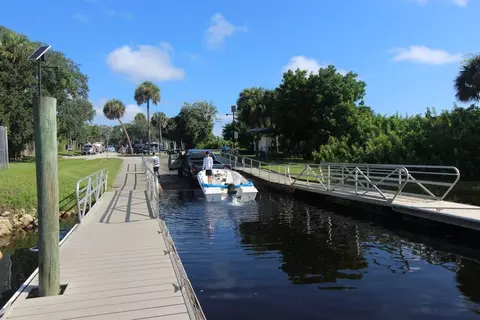 Exterior - 991 Crocus St NE, Palm Bay, FL 32907 photo 10 of 12