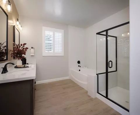 Bath - 2154 Clark St, Delano, CA 93215 photo 7 of 8