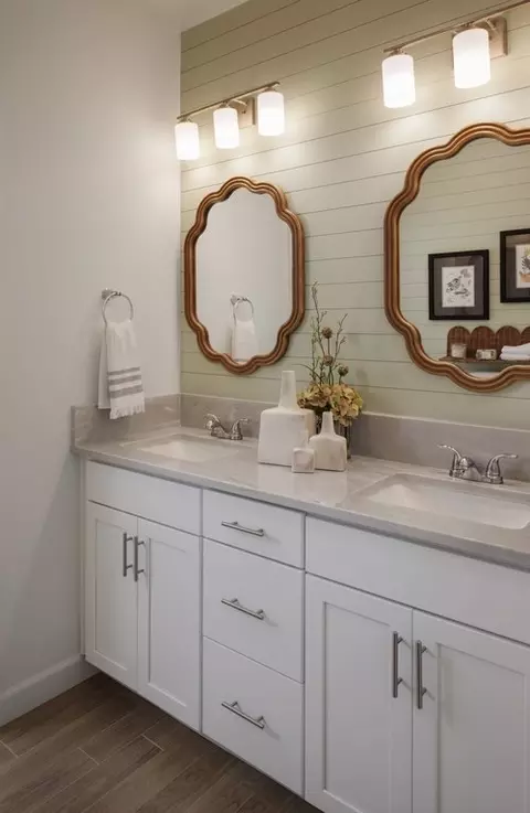 Bath - 2154 Clark St, Delano, CA 93215 photo 6 of 8