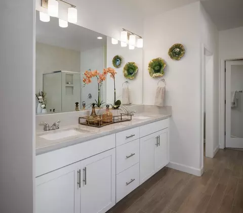 Bath - 2154 Clark St, Delano, CA 93215 photo 5 of 8