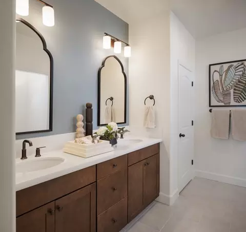 Bath - 2154 Clark St, Delano, CA 93215 photo 8 of 8