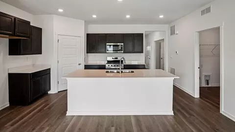 Kitchen - 14845 S Starflower Cir, Plainfield, IL 60544 photo 5 of 11