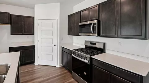 Kitchen - 14845 S Starflower Cir, Plainfield, IL 60544 photo 3 of 11