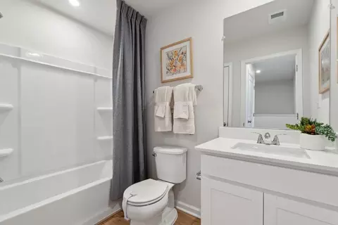 Bath - 1458 Trinity Dr, Columbia, SC 29209 photo 2 of 2