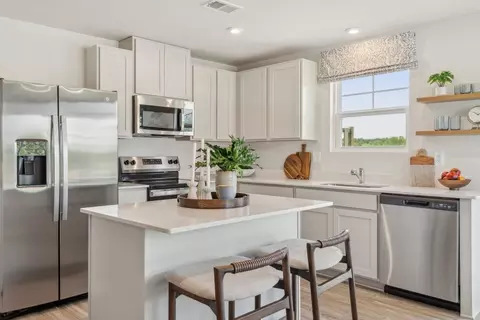 Kitchen - 1458 Trinity Dr, Columbia, SC 29209 photo 2 of 7