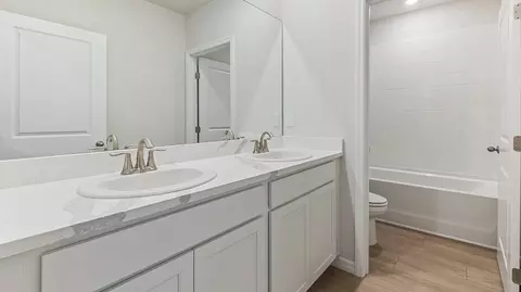Bath - 1855 Browning Loop, Parrish, FL 34219 photo 4 of 8