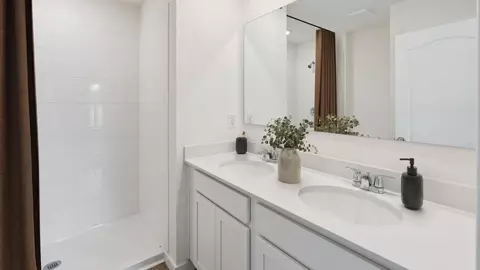 Bath - 18 Yosemite Dry, Ormond Beach, FL 32174 photo 1 of 3