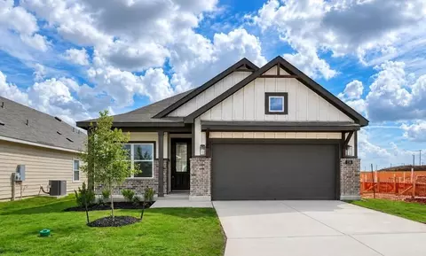 116 Peeps Ct, Adkins, TX 78101
