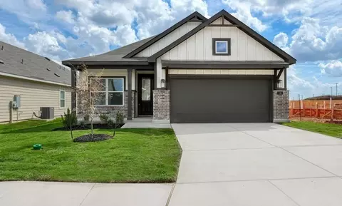 116 Peeps Ct, Adkins, TX 78101