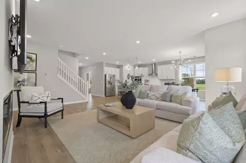 Living - 435 Garrett Trl, Lithopolis, OH 43136 photo 3 of 5