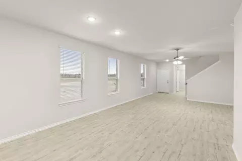 Living - 111 Aston Way, Terrell, TX 75160 photo 4 of 5