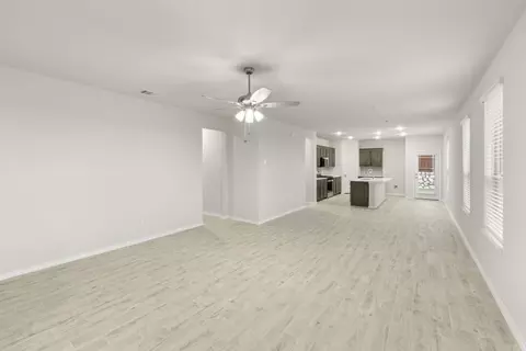 Living - 111 Aston Way, Terrell, TX 75160 photo 2 of 5