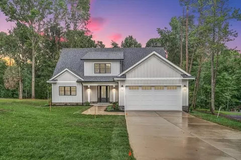 1161 Golf View Ct, Huddleston, VA 24104
