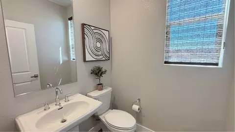 Bath - 800 Paitakis Ln, Ripon, CA 95366 photo 2 of 3