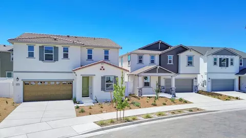 Exterior - 800 Paitakis Ln, Ripon, CA 95366 photo 7 of 9