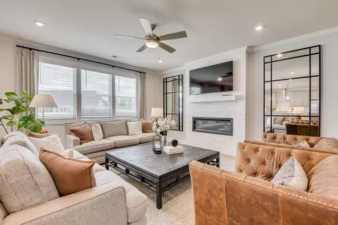 Living - 3360 Riders Dr, Sumter, SC 29150 photo 2 of 5