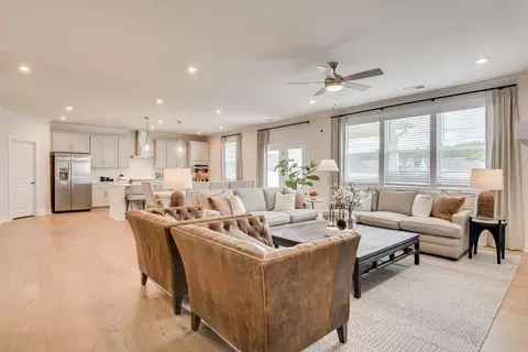 Living - 3360 Riders Dr, Sumter, SC 29150 photo 3 of 5