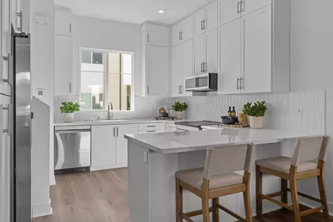 7256 Aura Cir, Huntington Beach, CA 92647