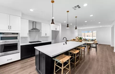 107 Sorrel Ct, Burbank, CA 91506