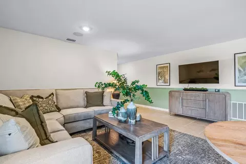 Living - 959 Leatherhead Dr, Dundee, FL 33838 photo 1 of 1